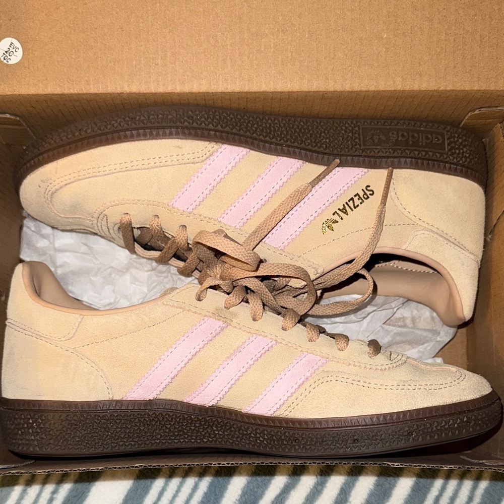 Women’s Adidas Handball Spezial, size 7.5